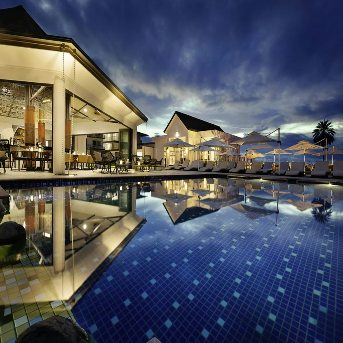 Heated stone plunge pool overlooking the mountains