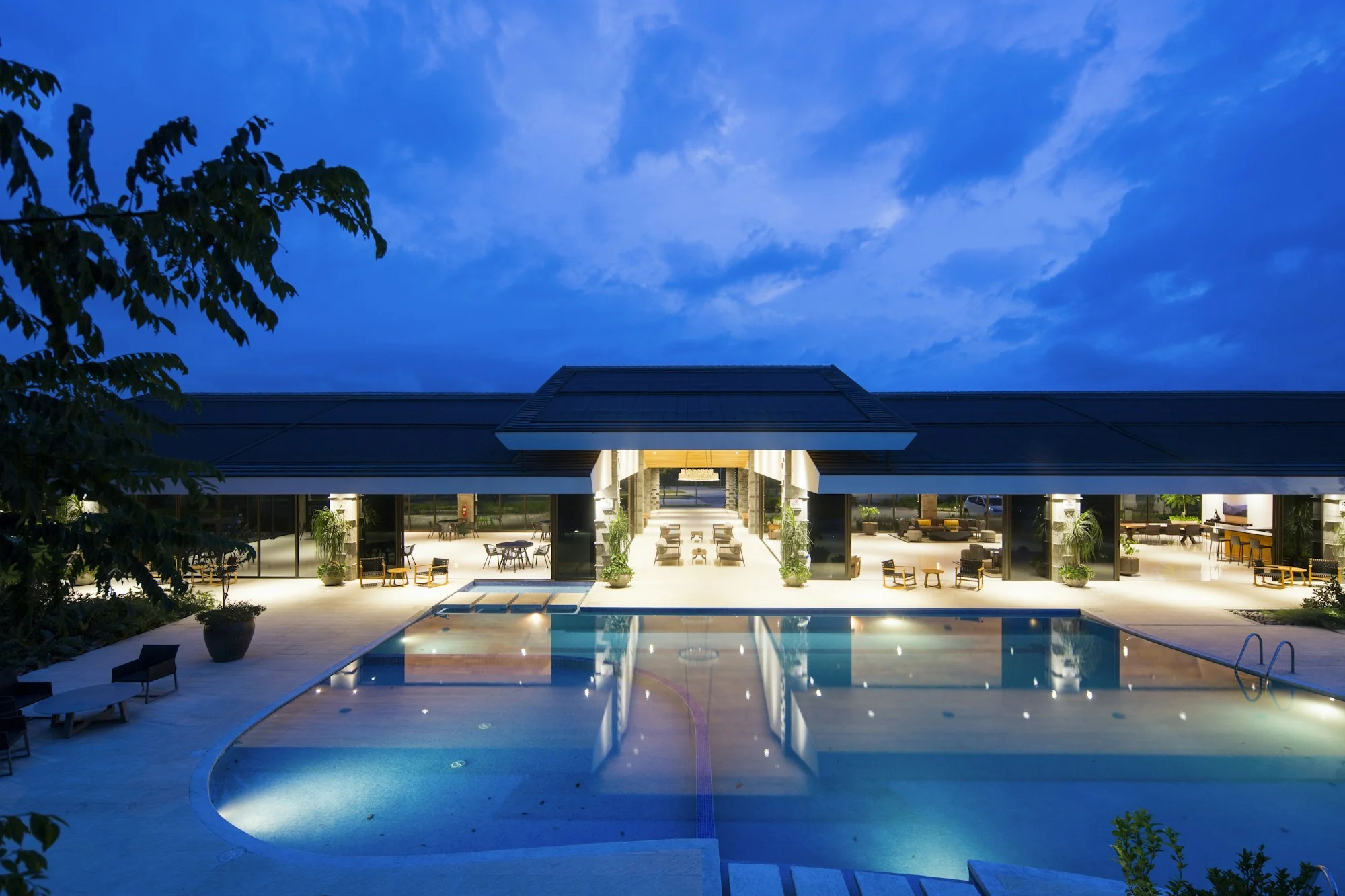 Maison Ella Retreat overlooking misty hills